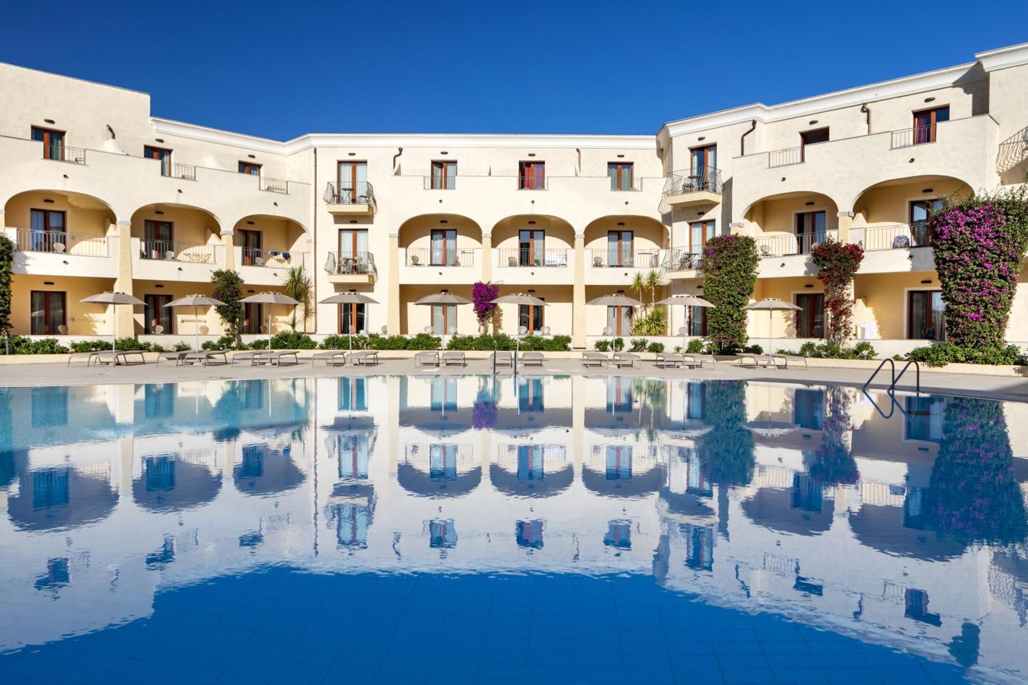 Blu Hotel Morisco Village Cannigione Esterno foto