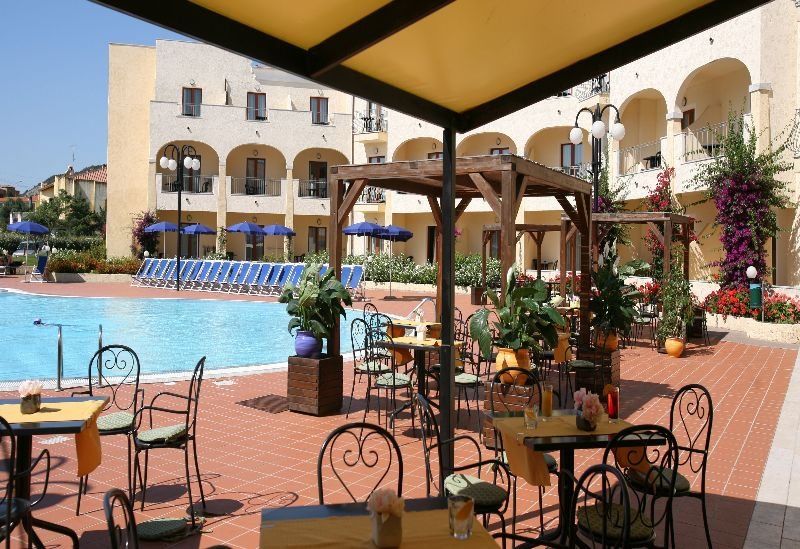 Blu Hotel Morisco Village Cannigione Esterno foto